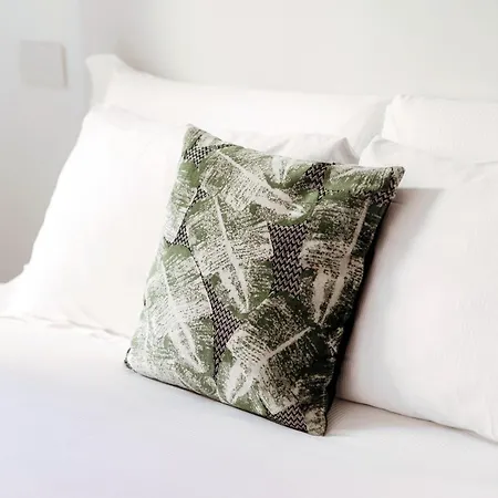 By Quokka 360 - Close To The And Train Station *