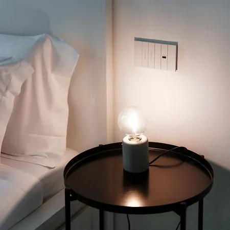 By Quokka 360 - Close To The And Train Station *