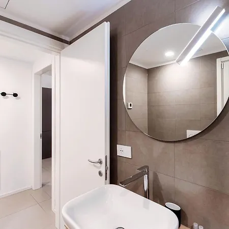 By Quokka 360 - Close To The And Train Station Daire