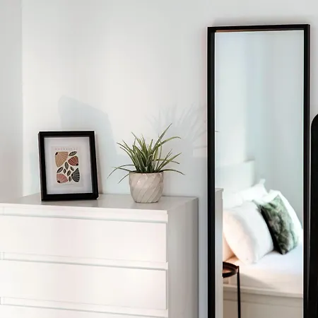 By Quokka 360 - Close To The And Train Station Como