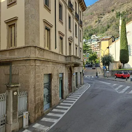 By Quokka 360 - Close To The And Train Station Apartment *