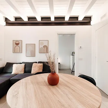 By Quokka 360 - Close To The And Train Station Apartamento Como